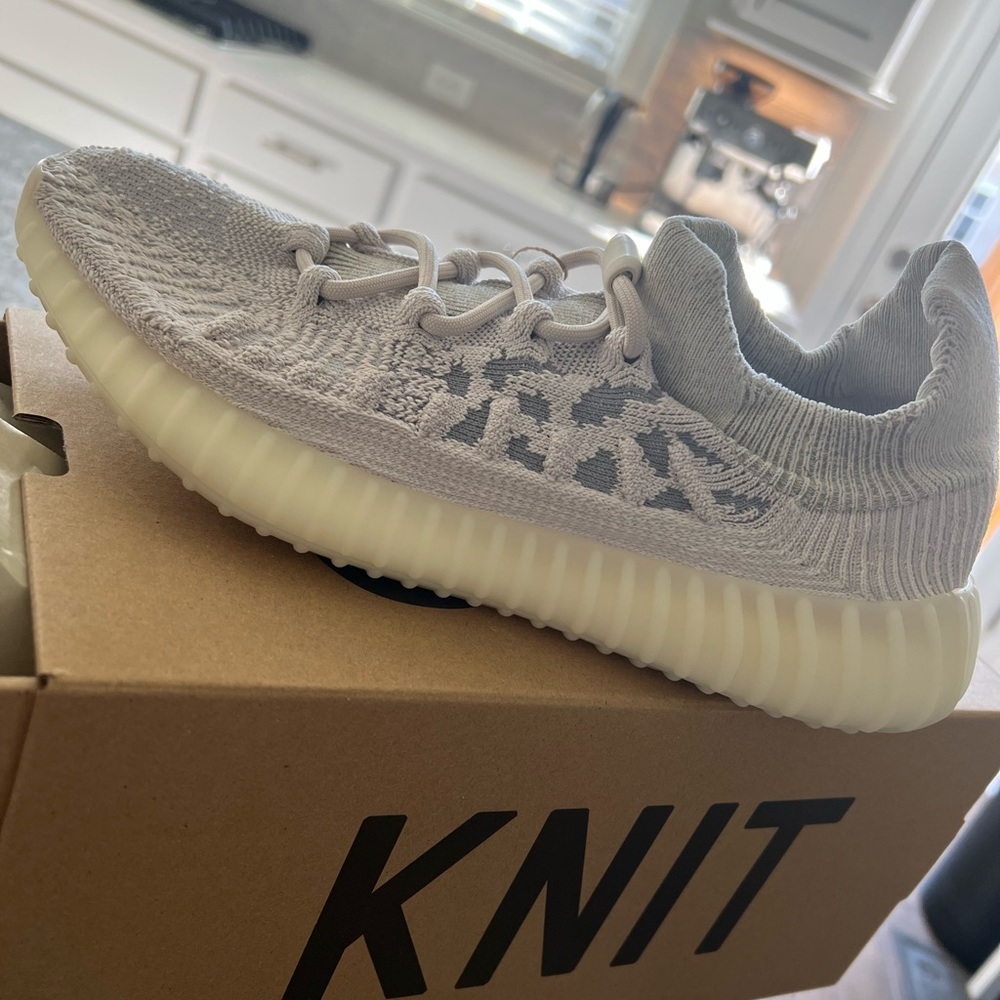 Yeezy 350 V2 Compact - Size 9 - NWT